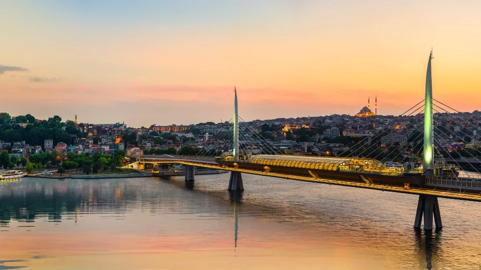 4-Hour Istanbul Tour: Golden Horn Cruise, Bus Ride &amp; Cable Car Adventure - Image 1